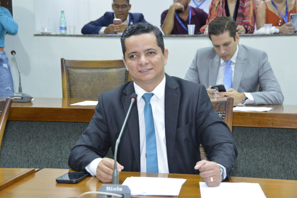Deputado Jorge Frederico apresenta projeto para criar o “Disque Denúncia Animal” no Tocantins deputado-jorge-frederico-apresenta-projeto-para-criar-o-“disque-denuncia-animal”-no-tocantins