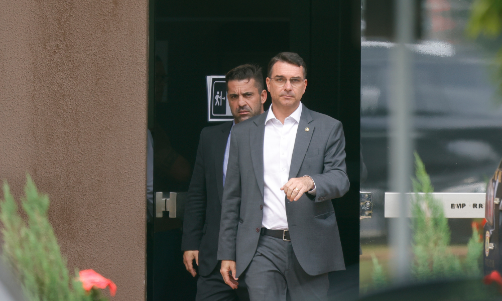 Flávio conversa com Moraes sobre prisão domiciliar de Bolsonaro: ‘Ficou de avaliar’ flavio-conversa-com-moraes-sobre-prisao-domiciliar-de-bolsonaro:-‘ficou-de-avaliar’
