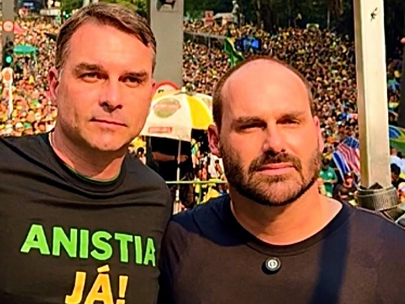 Filhos e aliados de Bolsonaro repercutem prisão domiciliar humanitária filhos-e-aliados-de-bolsonaro-repercutem-prisao-domiciliar-humanitaria