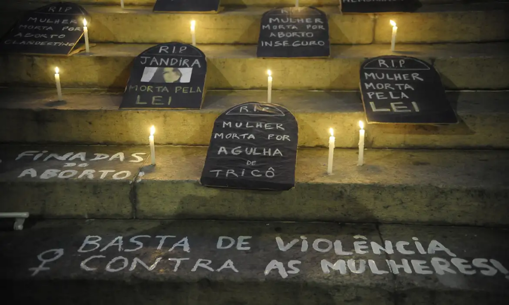 Direita se opõe a PL que equipara misoginia a racismo; Flávio votou a favor direita-se-opoe-a-pl-que-equipara-misoginia-a-racismo;-flavio-votou-a-favor