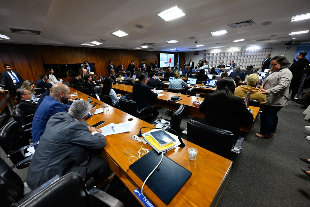 CPMI do INSS: relatório que indiciava ‘Lulinha’ é rejeitado cpmi-do-inss:-relatorio-que-indiciava-‘lulinha’-e-rejeitado