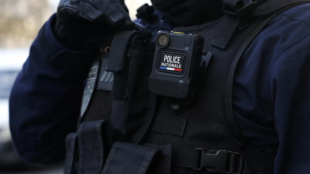 Tentativa de atentado a bomba em Paris; suspeito tem 17 anos tentativa-de-atentado-a-bomba-em-paris;-suspeito-tem-17-anos