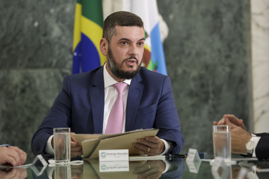 Rodrigo Bacellar é transferido para Bangu 8 um dia após ser preso rodrigo-bacellar-e-transferido-para-bangu-8-um-dia-apos-ser-preso