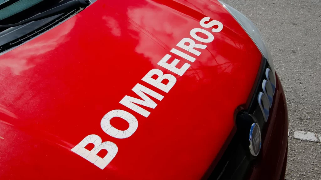 Bombeiros buscam por mulher desaparecida após chuva em Piracicaba bombeiros-buscam-por-mulher-desaparecida-apos-chuva-em-piracicaba
