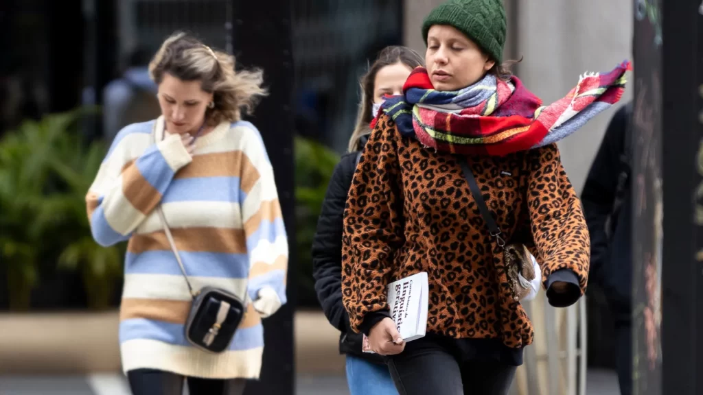 Nova frente fria deve chegar com “força acima do normal” no Sudeste nova-frente-fria-deve-chegar-com-“forca-acima-do-normal”-no-sudeste