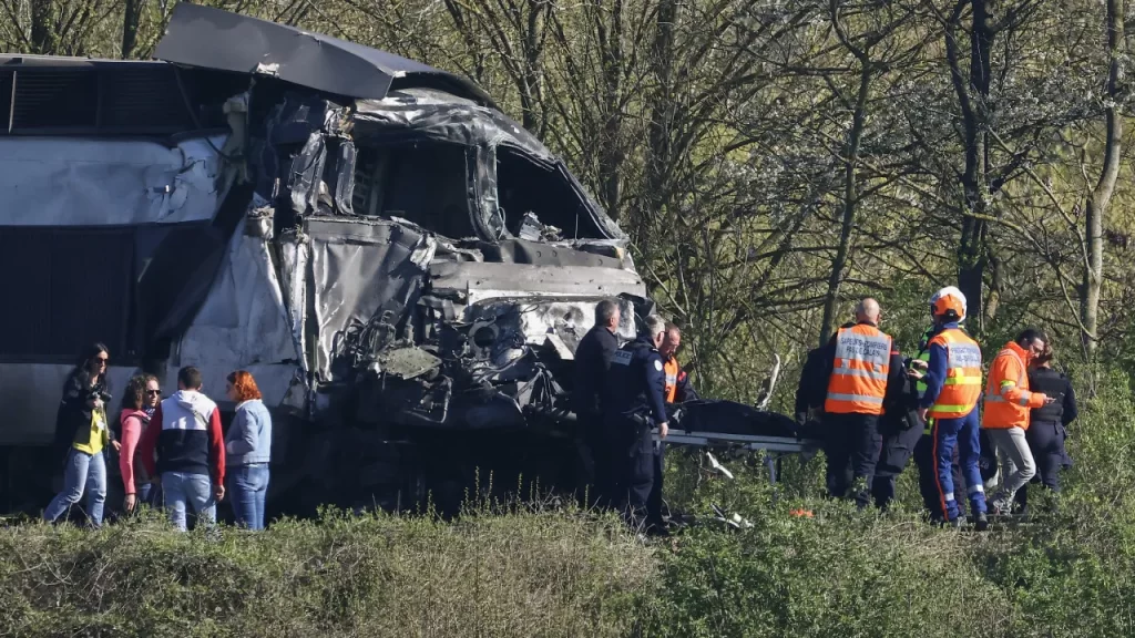 Maquinista de trem morre em colisão com caminhão na França; há 27 feridos maquinista-de-trem-morre-em-colisao-com-caminhao-na-franca;-ha-27-feridos