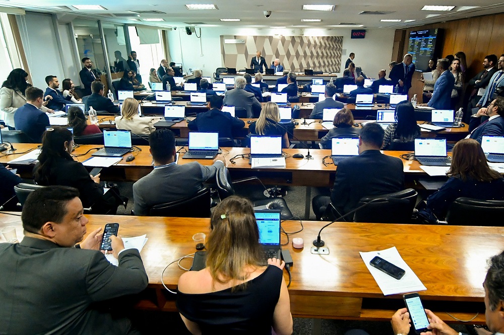CCJ do Senado aprova PEC que veda punição a veículos por fala de entrevistados ccj-do-senado-aprova-pec-que-veda-punicao-a-veiculos-por-fala-de-entrevistados