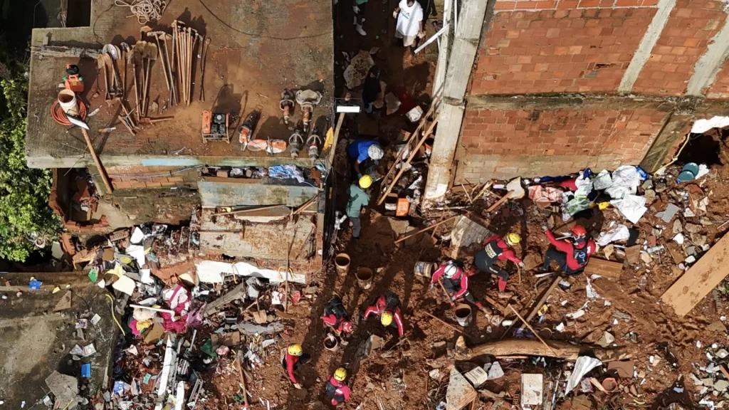 Número de mortos devido as chuvas em MG sobem para 72 pessoas numero-de-mortos-devido-as-chuvas-em-mg-sobem-para-72-pessoas