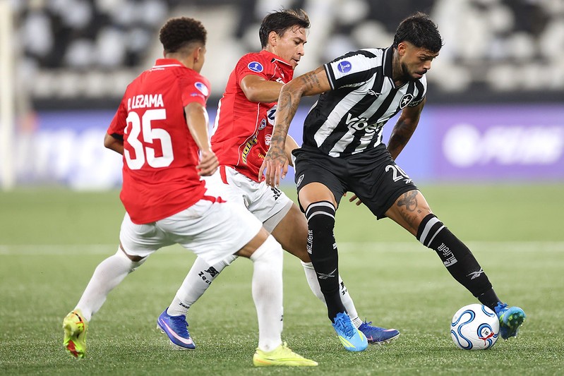 Botafogo pressiona, mas não consegue sair do empate com o Caracas na estreia da Sul-Americana botafogo-pressiona,-mas-nao-consegue-sair-do-empate-com-o-caracas-na-estreia-da-sul-americana