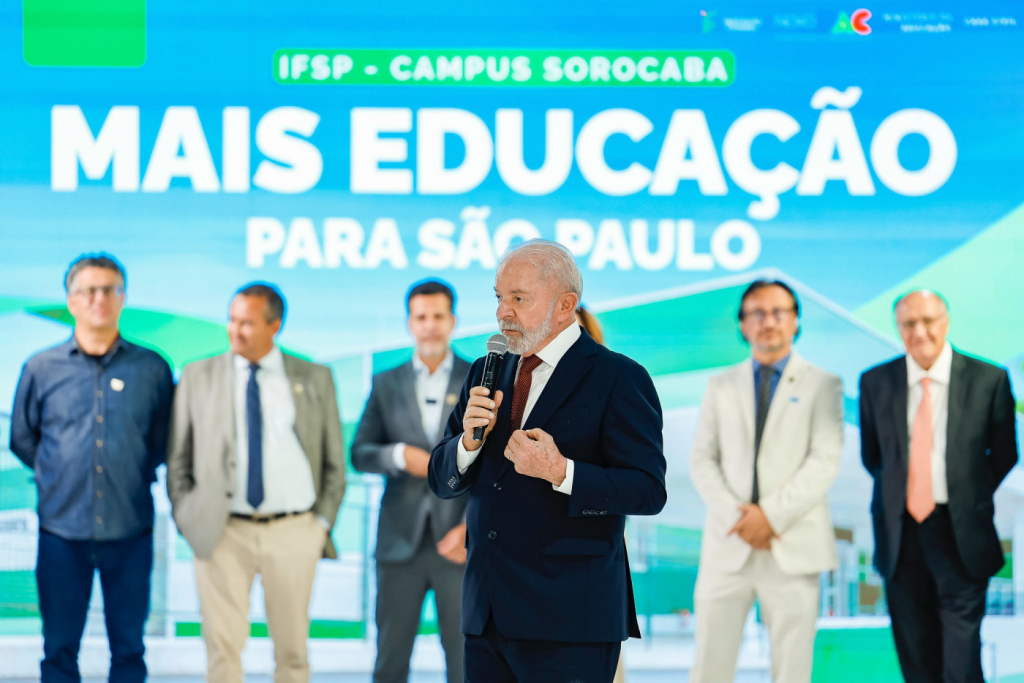 Lula quer incluir inadimplentes do FIES em pacote contra endividamento lula-quer-incluir-inadimplentes-do-fies-em-pacote-contra-endividamento
