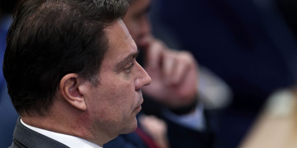 Ex-deputado Ramagem é solto após ficar dois dias preso nos EUA ex-deputado-ramagem-e-solto-apos-ficar-dois-dias-preso-nos-eua