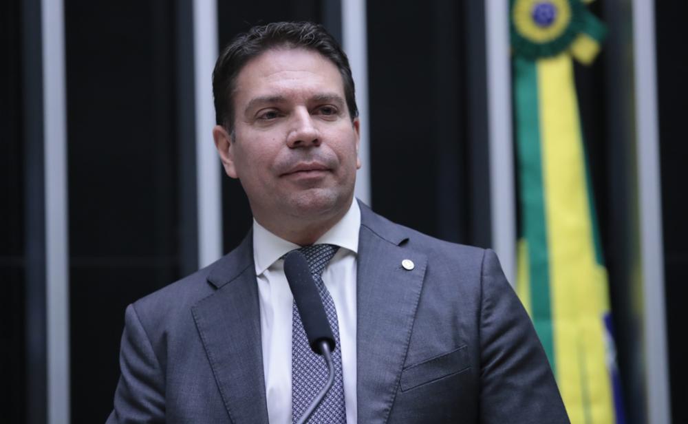 Vídeo mostra reencontro de Ramagem com a família após ser solto pelo ICE; veja video-mostra-reencontro-de-ramagem-com-a-familia-apos-ser-solto-pelo-ice;-veja