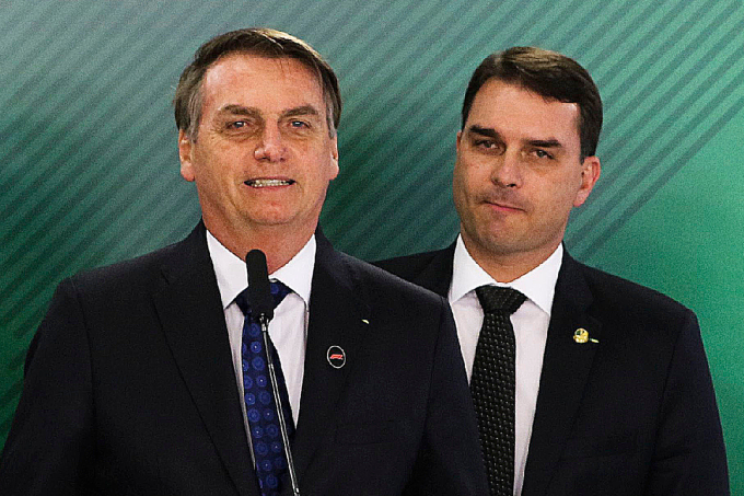 E o Jair? Direita discute papel do ex-presidente na campanha de Flávio Bolsonaro e-o-jair?-direita-discute-papel-do-ex-presidente-na-campanha-de-flavio-bolsonaro