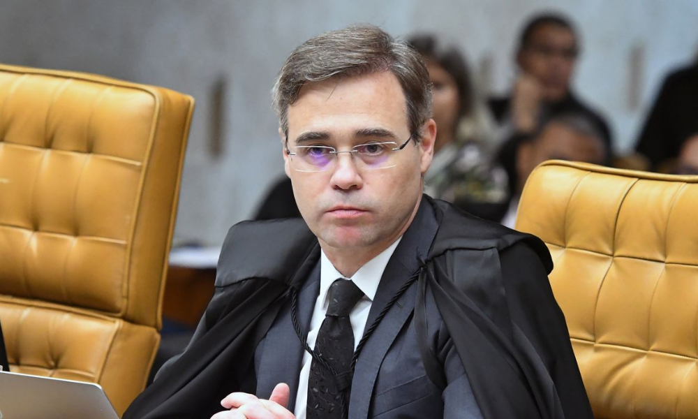 Mendonça pede vista e julgamento contra Eduardo Bolsonaro é suspenso no STF mendonca-pede-vista-e-julgamento-contra-eduardo-bolsonaro-e-suspenso-no-stf