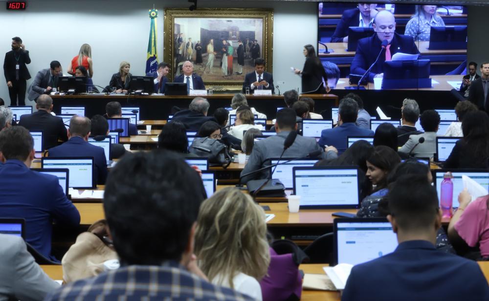 CCJ aprova PEC sobre o fim da escala 6×1 ccj-aprova-pec-sobre-o-fim-da-escala-6×1