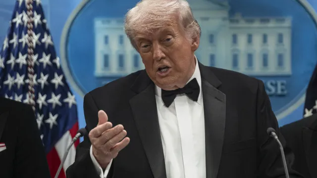 Trump diz que motivo dos disparos não está claro e que atirador é ‘lobo solitário’ trump-diz-que-motivo-dos-disparos-nao-esta-claro-e-que-atirador-e-‘lobo-solitario’