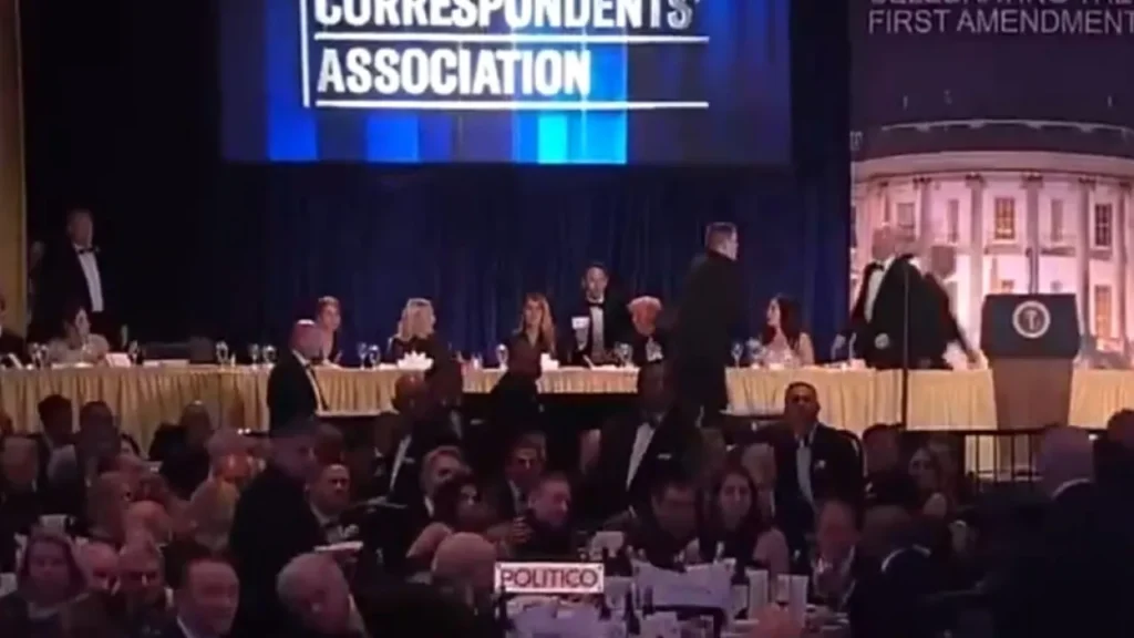 Vídeo mostra momento em que se ouvem disparos e Trump é retirado; veja video-mostra-momento-em-que-se-ouvem-disparos-e-trump-e-retirado;-veja