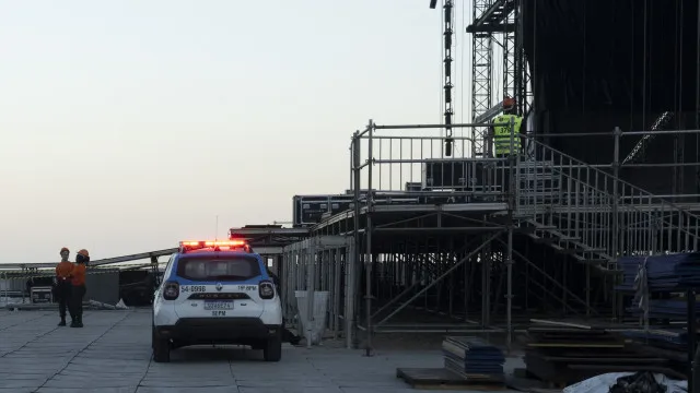 Homem morre em montagem do palco da cantora Shakira em Copacabana homem-morre-em-montagem-do-palco-da-cantora-shakira-em-copacabana