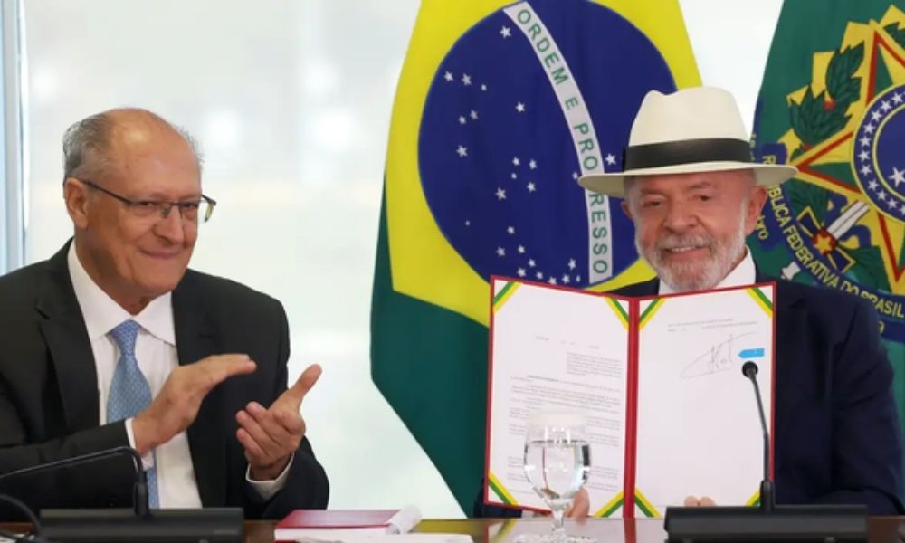 Lula oficializa acordo UE-Mercosul, que passa a vigorar em 1º de maio lula-oficializa-acordo-ue-mercosul,-que-passa-a-vigorar-em-1o-de-maio