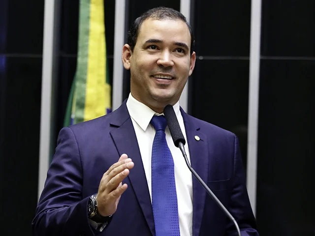 Vicentinho Júnior reage a críticas e denuncia tentativa de manipulação política por adversários