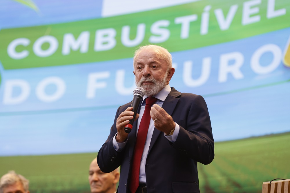 Lula confirma que mistura de etanol na gasolina vai aumentar de 30% para 32% lula-confirma-que-mistura-de-etanol-na-gasolina-vai-aumentar-de-30%-para-32%