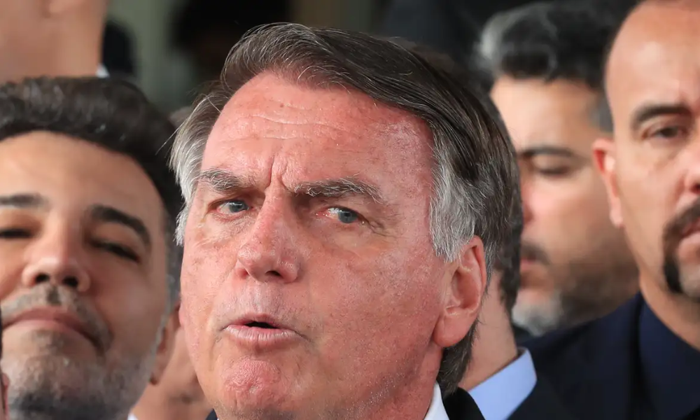 Bolsonaro continua internado após cirurgia no ombro em Brasília bolsonaro-continua-internado-apos-cirurgia-no-ombro-em-brasilia