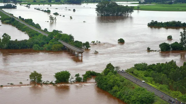 Chuvas deixam mais de 500 desalojados no RS; cidade decreta emergência chuvas-deixam-mais-de-500-desalojados-no-rs;-cidade-decreta-emergencia