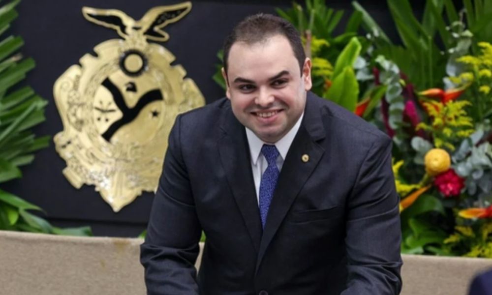 Roberto Cidade é empossado governador do Amazonas após ser eleito em eleições indiretas roberto-cidade-e-empossado-governador-do-amazonas-apos-ser-eleito-em-eleicoes-indiretas