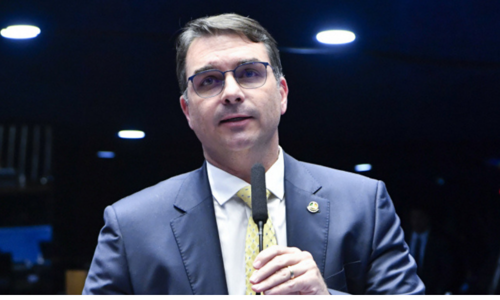 Flávio Bolsonaro elogia Mendonça por investigação do Master e cobra abertura de CPMI flavio-bolsonaro-elogia-mendonca-por-investigacao-do-master-e-cobra-abertura-de-cpmi