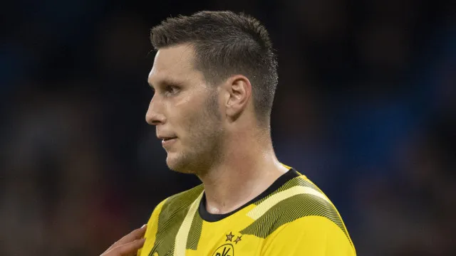 Zagueiro do Borussia Dortmund anuncia aposentadoria aos 30 anos após lesões zagueiro-do-borussia-dortmund-anuncia-aposentadoria-aos-30-anos-apos-lesoes
