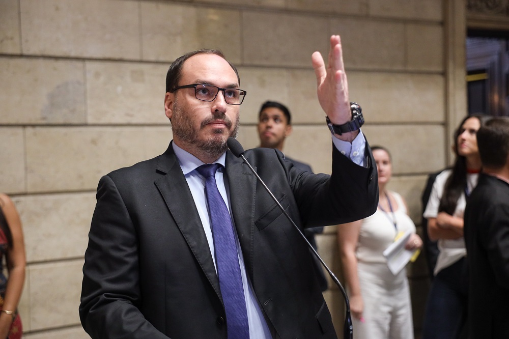 Flávio Bolsonaro lança Carlos ao Senado por Santa Catarina flavio-bolsonaro-lanca-carlos-ao-senado-por-santa-catarina
