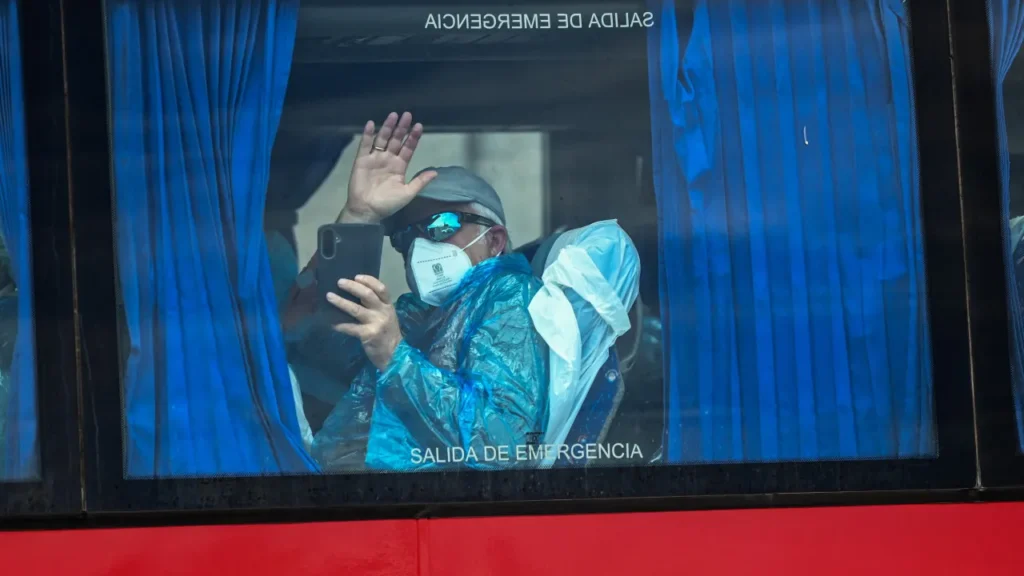 Duas pessoas retiradas de navio testam positivo para o hantavírus duas-pessoas-retiradas-de-navio-testam-positivo-para-o-hantavirus