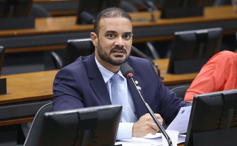 PEC que reduz maioridade penal para crimes hediondos é protocolada na Câmara pec-que-reduz-maioridade-penal-para-crimes-hediondos-e-protocolada-na-camara