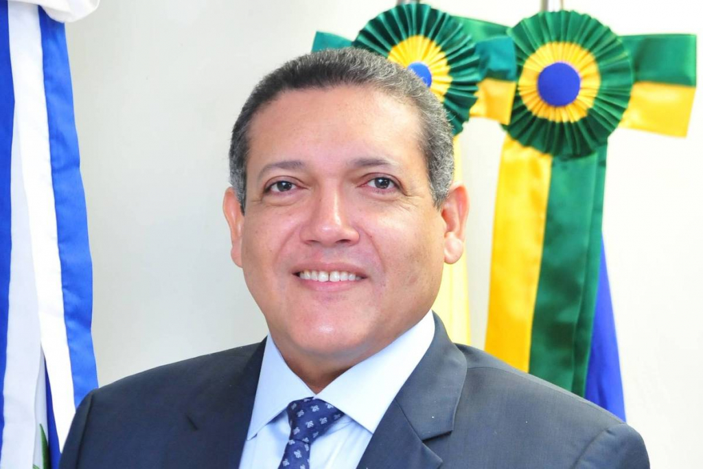 Em prisão domiciliar, Bolsonaro é convidado para posse de Nunes Marques em-prisao-domiciliar,-bolsonaro-e-convidado-para-posse-de-nunes-marques