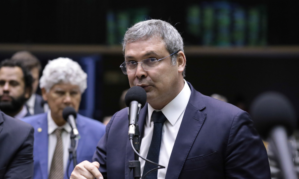 Lindbergh pede prisão de Flávio após conversas entre o senador e Vorcaro lindbergh-pede-prisao-de-flavio-apos-conversas-entre-o-senador-e-vorcaro