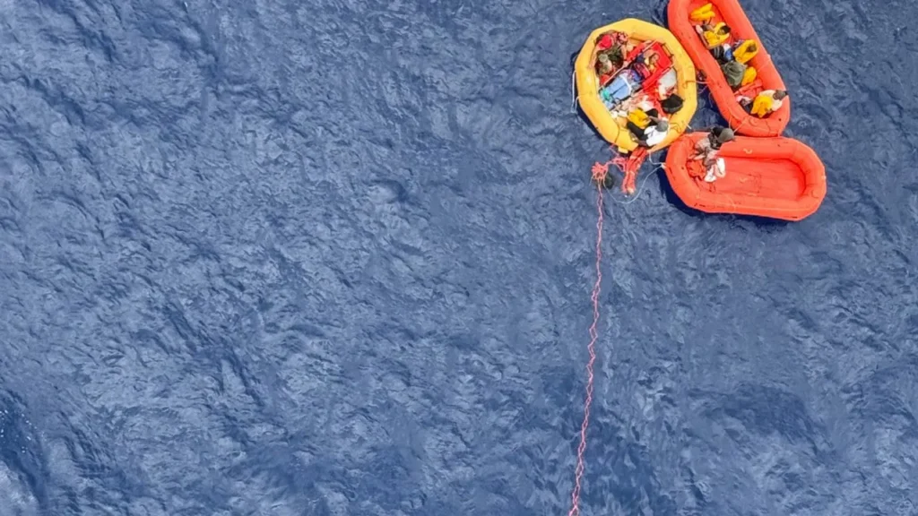 Onze pessoas resgatadas com vida após queda de avião no mar: “Milagre” onze-pessoas-resgatadas-com-vida-apos-queda-de-aviao-no-mar:-“milagre”