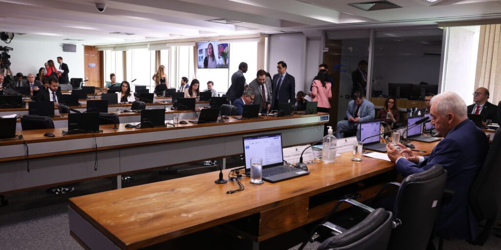 Senado adia votação da PEC que dá autonomia financeira ao BC senado-adia-votacao-da-pec-que-da-autonomia-financeira-ao-bc