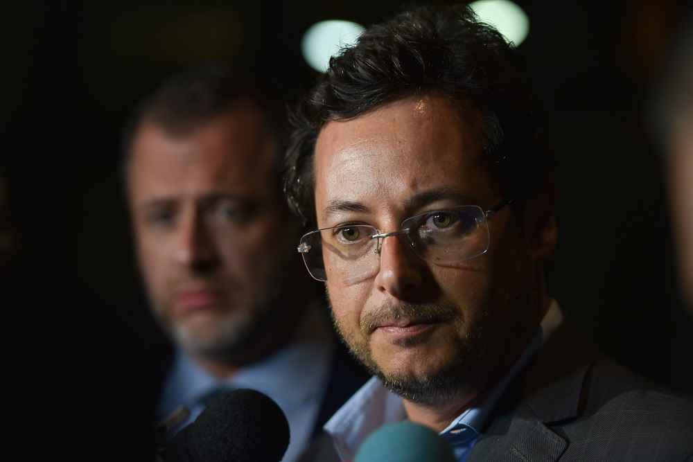 Ex-secretário de Bolsonaro tenta retorno de marqueteiro à pré-campanha de Flávio ex-secretario-de-bolsonaro-tenta-retorno-de-marqueteiro-a-pre-campanha-de-flavio
