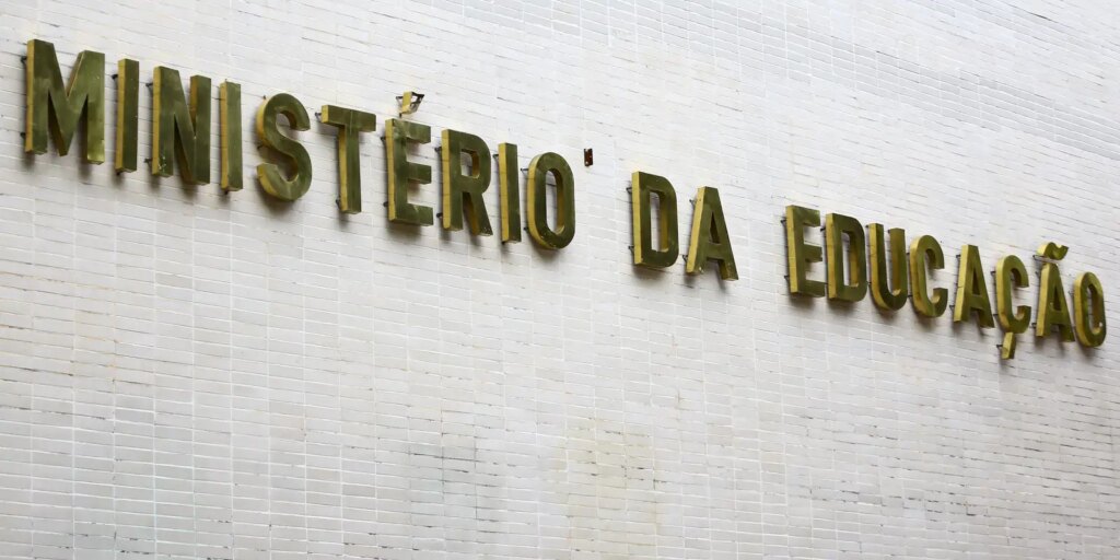Metade dos professores formados em EAD tem desempenho insuficiente metade-dos-professores-formados-em-ead-tem-desempenho-insuficiente
