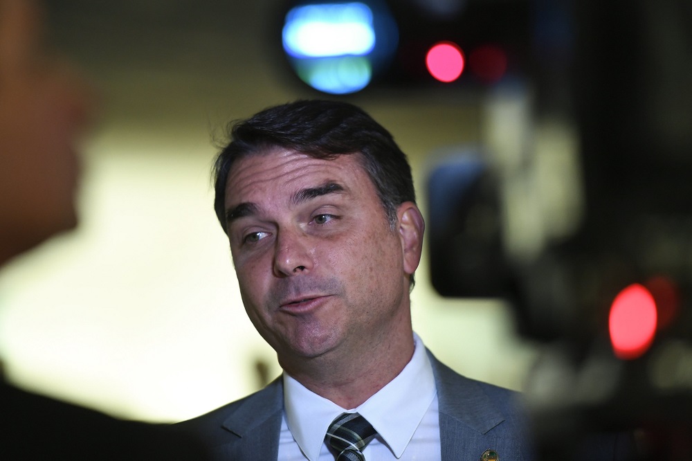 Flávio Bolsonaro nega ter pedido reunião com Trump: ‘I didnt ask anything’ flavio-bolsonaro-nega-ter-pedido-reuniao-com-trump:-‘i-didnt-ask-anything’
