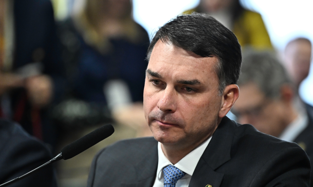 Flávio Bolsonaro pede CPMI do Master e diz que quer ouvir Vorcaro na comissão flavio-bolsonaro-pede-cpmi-do-master-e-diz-que-quer-ouvir-vorcaro-na-comissao