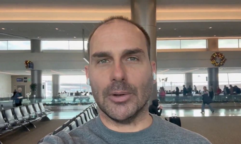 Eduardo Bolsonaro diz que foi importunado em casa nos EUA: ‘Formalizamos um B.O.’ eduardo-bolsonaro-diz-que-foi-importunado-em-casa-nos-eua:-‘formalizamos-um-bo.’