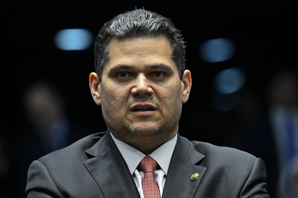 Suplente de Alcolumbre é indiciado pela PF por suspeita de desvio de recursos suplente-de-alcolumbre-e-indiciado-pela-pf-por-suspeita-de-desvio-de-recursos
