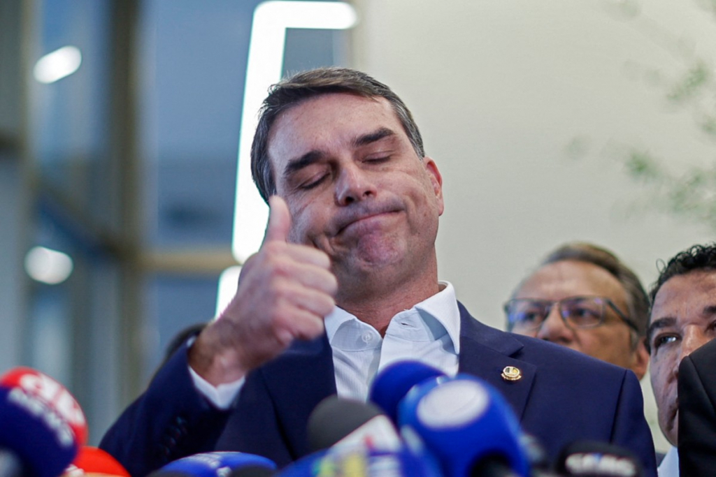 Datafolha: 88% dos eleitores de Flávio defendem candidatura após caso ‘Dark Horse’ datafolha:-88%-dos-eleitores-de-flavio-defendem-candidatura-apos-caso-‘dark-horse’