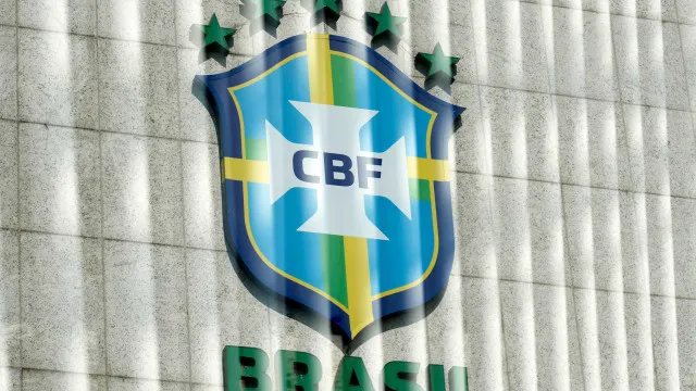 CBF prevê regra para punir clubes por pressão de torcidas em atletas em CTs cbf-preve-regra-para-punir-clubes-por-pressao-de-torcidas-em-atletas-em-cts