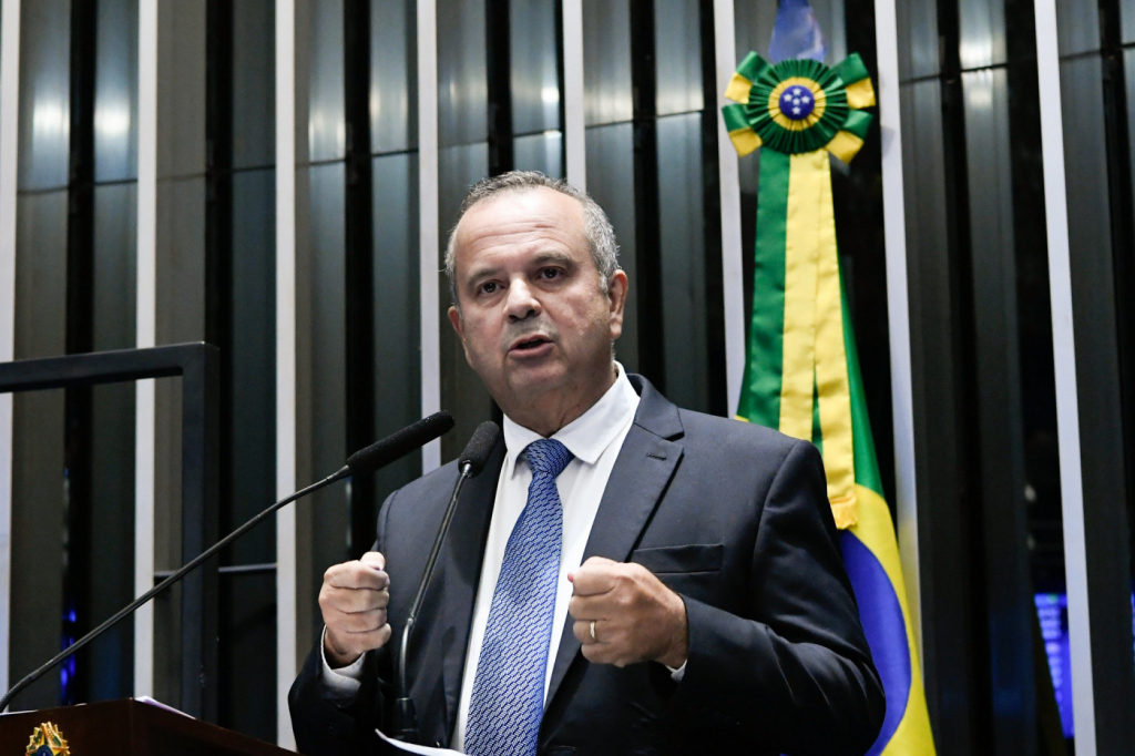 Campanha de Flávio se encontra com Fachin e critica suposta interferência do STF campanha-de-flavio-se-encontra-com-fachin-e-critica-suposta-interferencia-do-stf