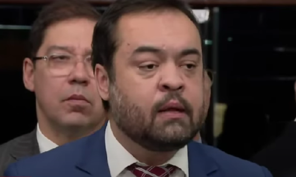 Cláudio Castro diz que desistiu de candidatura para ‘focar 100% em sua defesa’ claudio-castro-diz-que-desistiu-de-candidatura-para-‘focar-100%-em-sua-defesa’