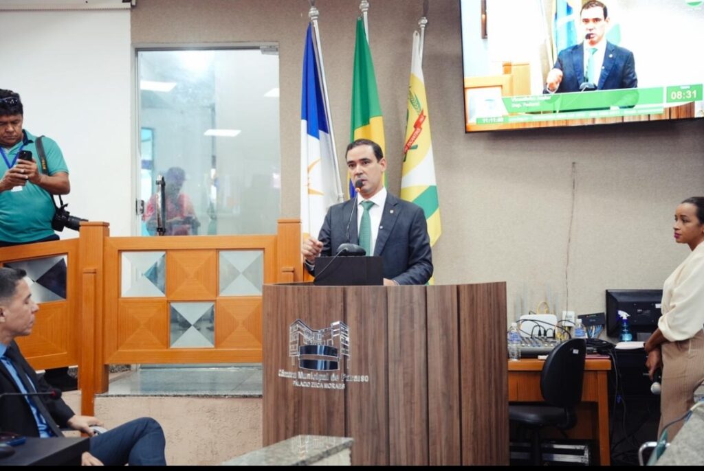 Vicentinho Júnior recebe homenagem da Câmara Municipal de Paraíso do Tocantins
