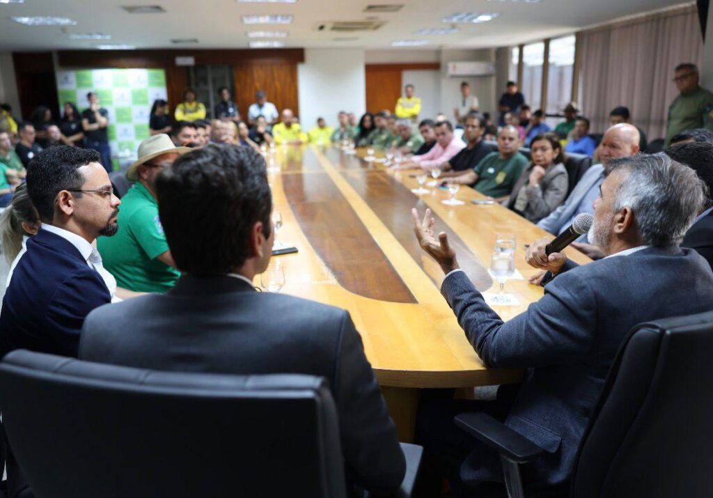 Amélio reúne deputados e sindicalistas para enfrentar veto do governo