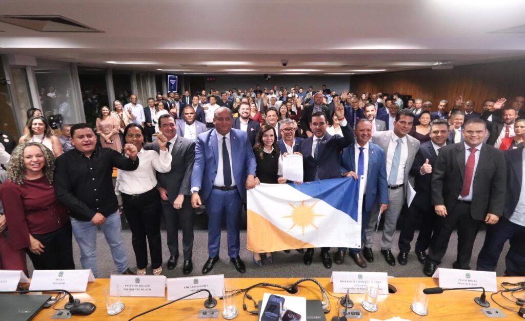 Vicentinho reforça aproximação com prefeitos durante Marcha em Brasília e defende municipalismo forte